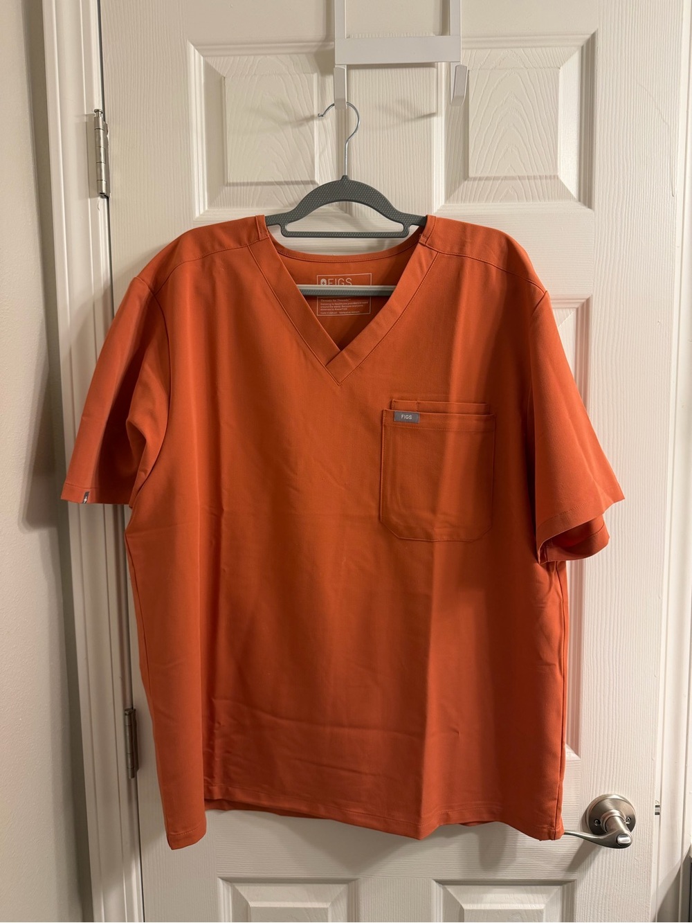 Figs Men’s V-Neck Top in Burnt Orange